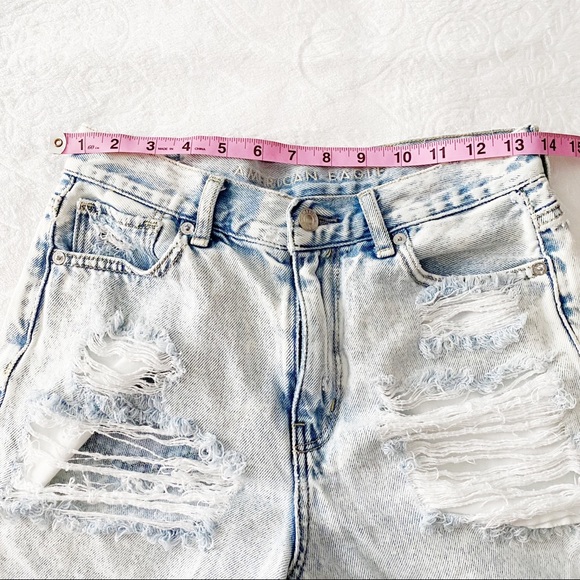 AEO Light Washed Mom Jean Distressed Shorts - Picture 10 of 14